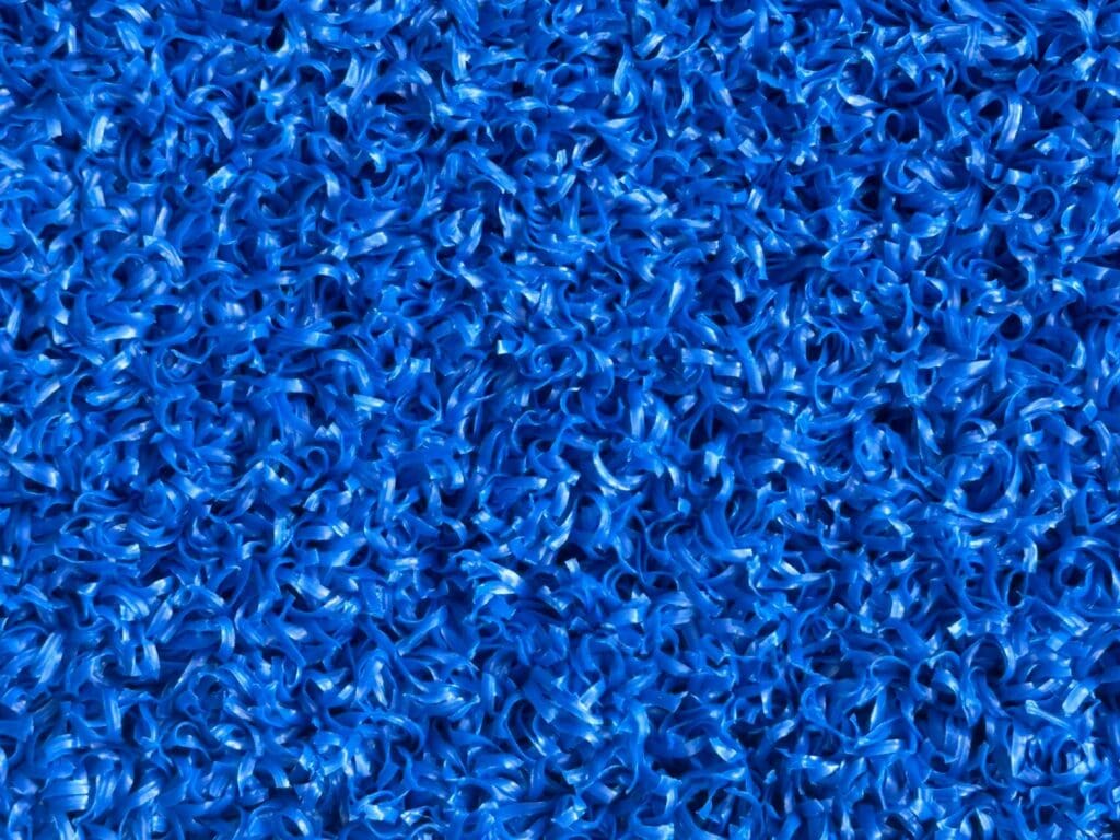 Transforma tu cancha de pádel con el mejor pasto sintético rizado