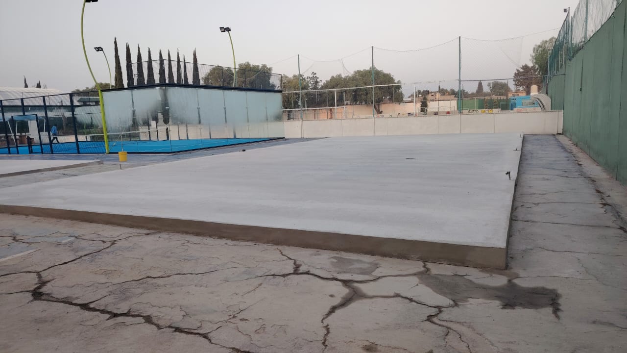 Construccion de bases de concreto para canchas de padel