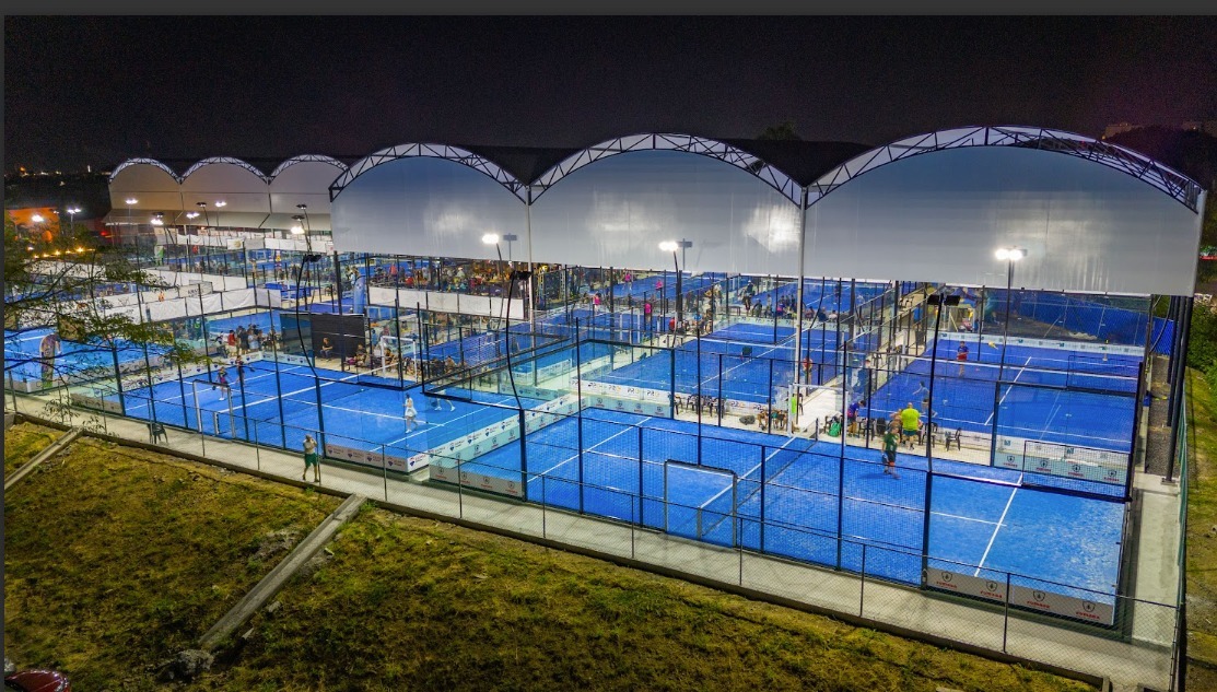 Construcción de canchas de pádel en resort de playa - Padel Center México