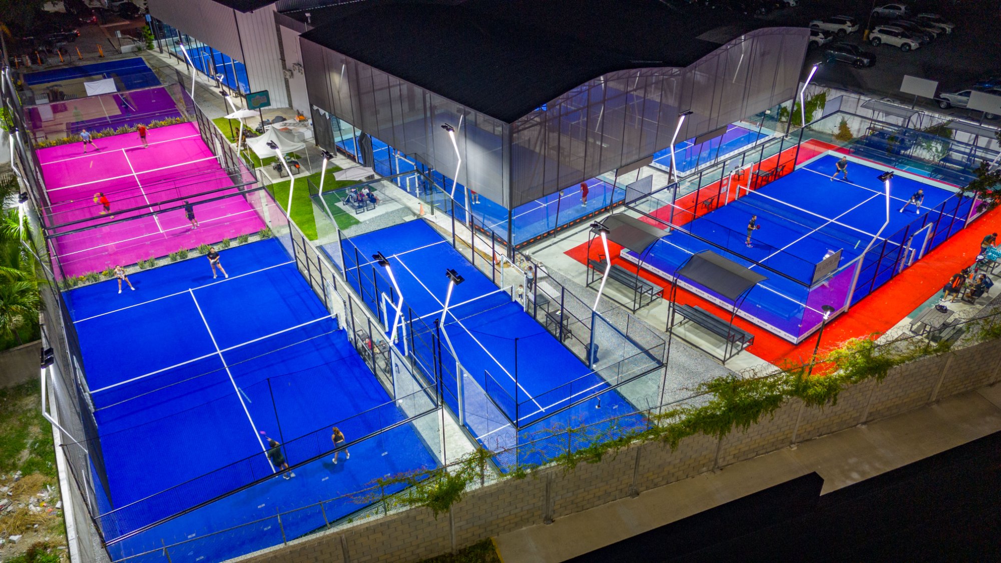 Canchas de pádel panorámicas construidas por Padel Center México - construcción de canchas de pádel profesionales
